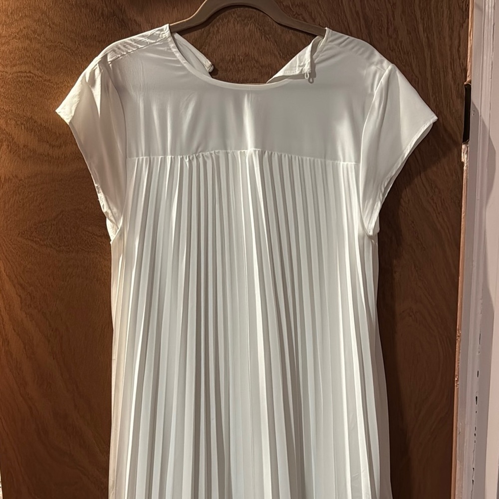 Elegant White Pleated Dress Large